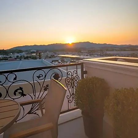 Holiday Hotel Hotell