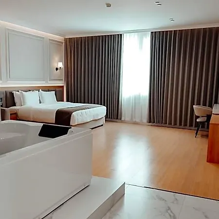 Holiday Hotel Hotell Babrru